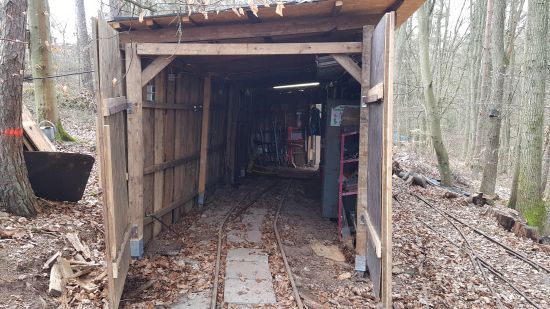 3-24%20blick%20in%20den%20schuppen.jpg