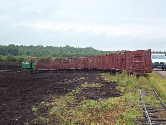 fliegendes gleis mit zug